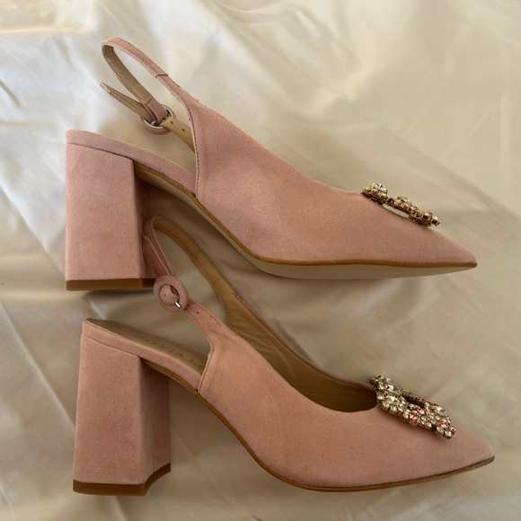 Silvia Lago sling back heel in pink suede with removable crystal buckle. - Picture 4 of 11